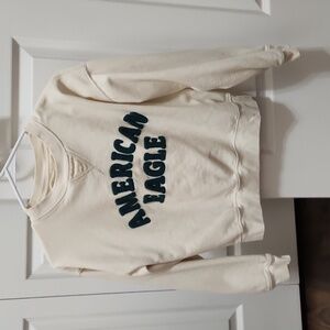 American Eagle sweatshirt cream and hunter green